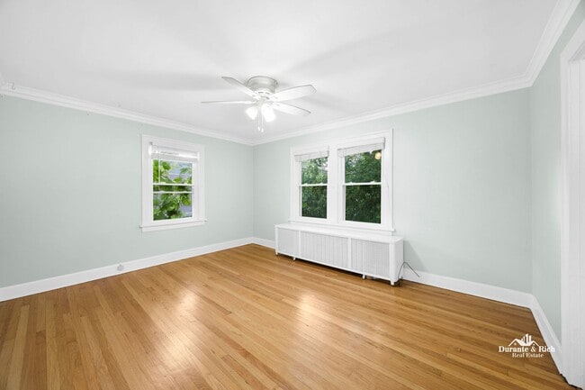 Building Photo - Discover Luxurious Harmony in the Heart of Evanston