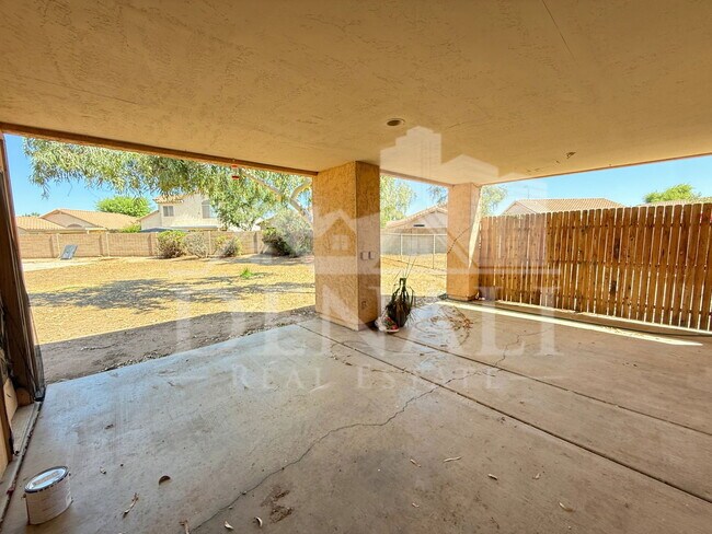 Building Photo - 1274 W Sparrow Ct