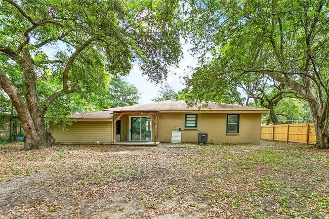 Building Photo - 1279 Jaycee Dr