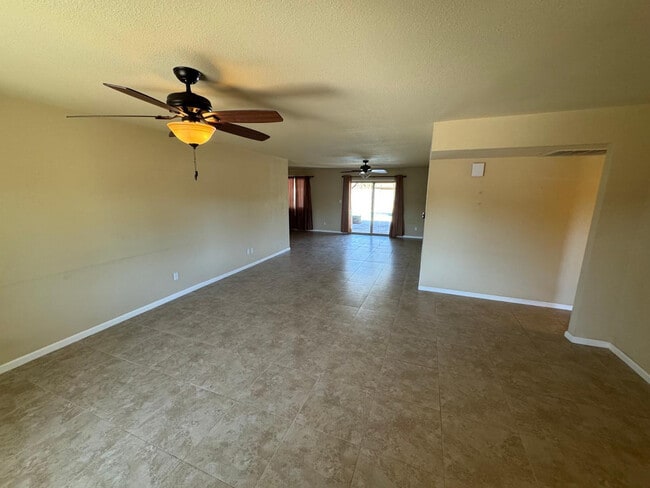 Building Photo - 2058 E Fremont Dr