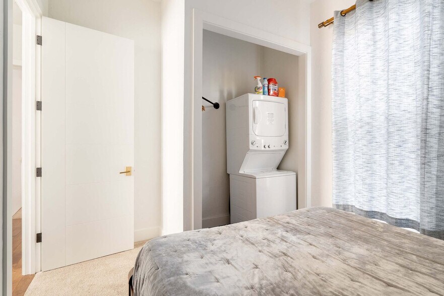 Building Photo - 1425 SE 41st Ave