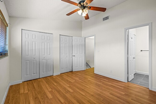 Building Photo - 2700 S Oakland Forest Dr
