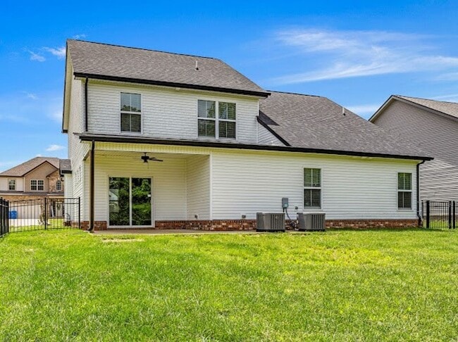 Building Photo - 5 Bedroom Pet Friendly Home For Rent!