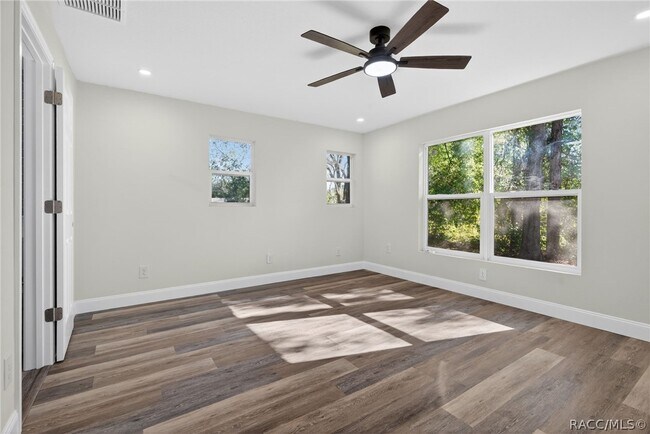 Building Photo - 618 Spruce St