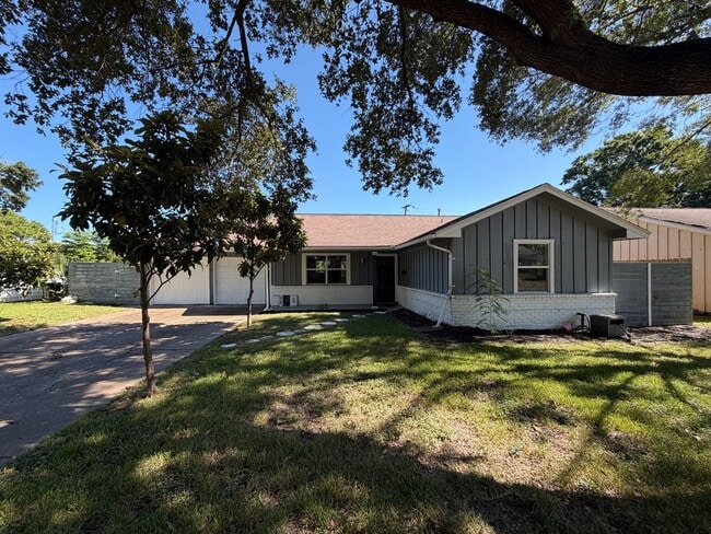 Building Photo - 7230 Edgemoor Dr