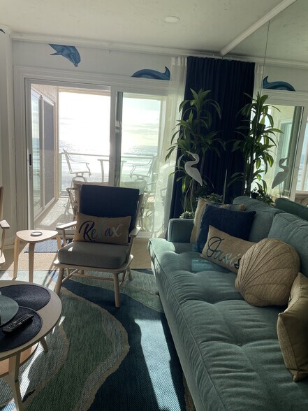 Building Photo - 3755 Ocean Front Walk