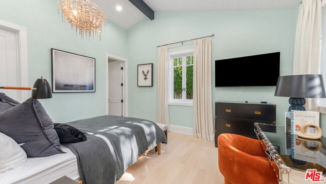 Building Photo - 6815 Dume Dr