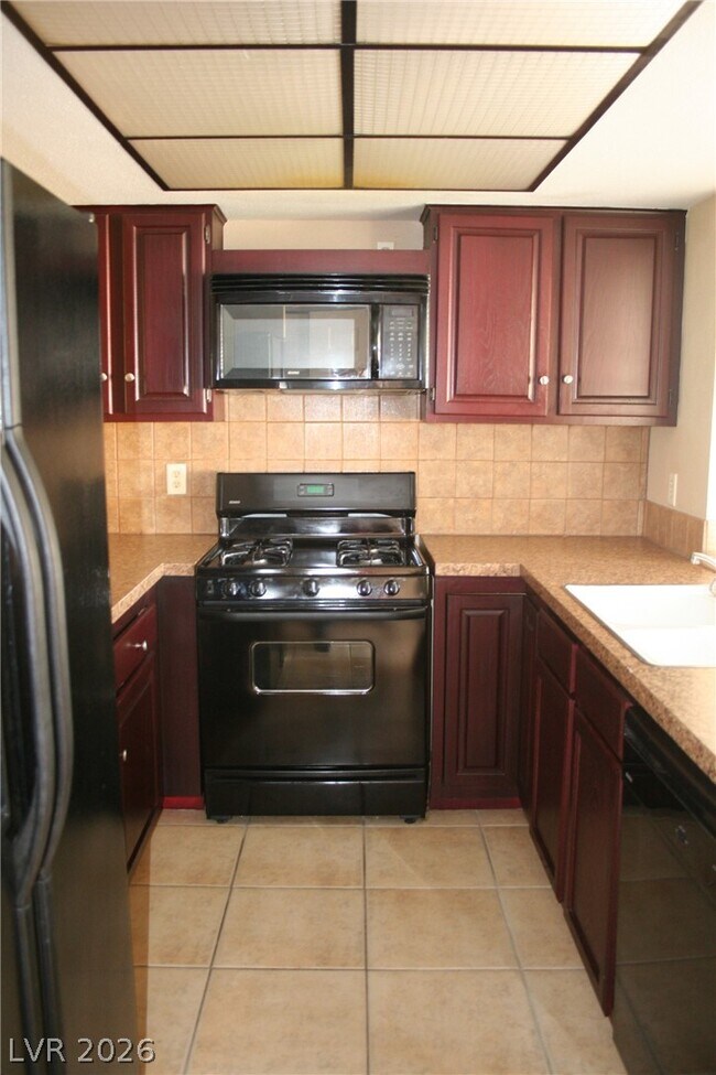 Building Photo - 2894 Lilac Ct