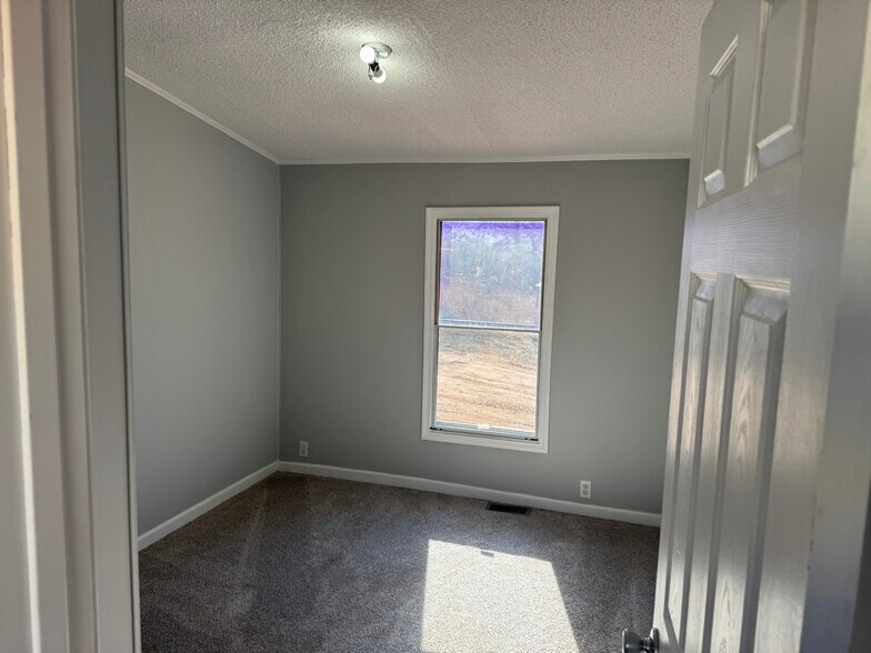 Building Photo - 3895 County Rd 2201