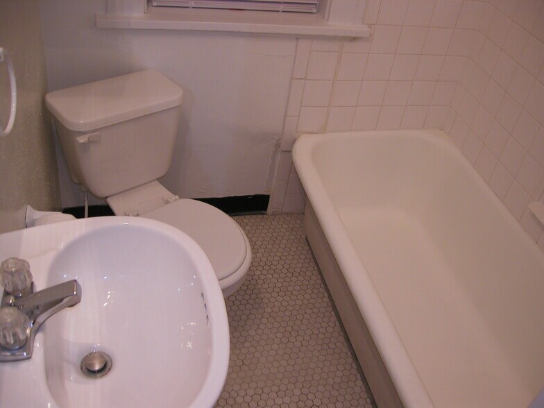 Building Photo - 6451 Alamo Ave