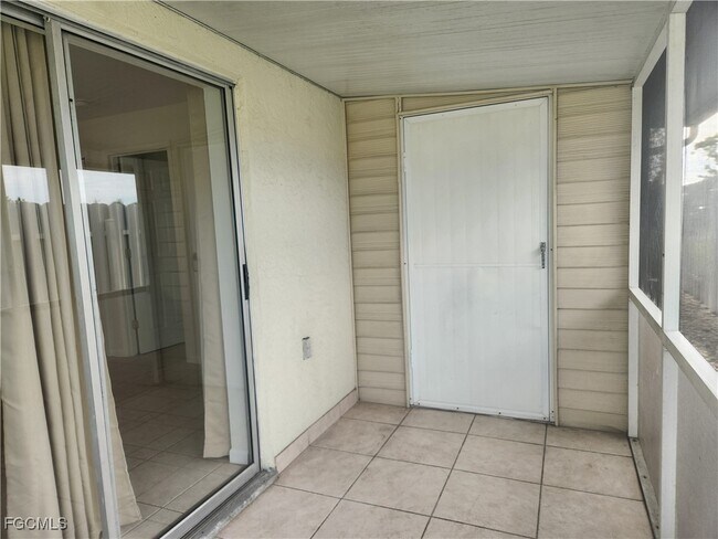 Building Photo - 1623 SW Santa Barbara Pl