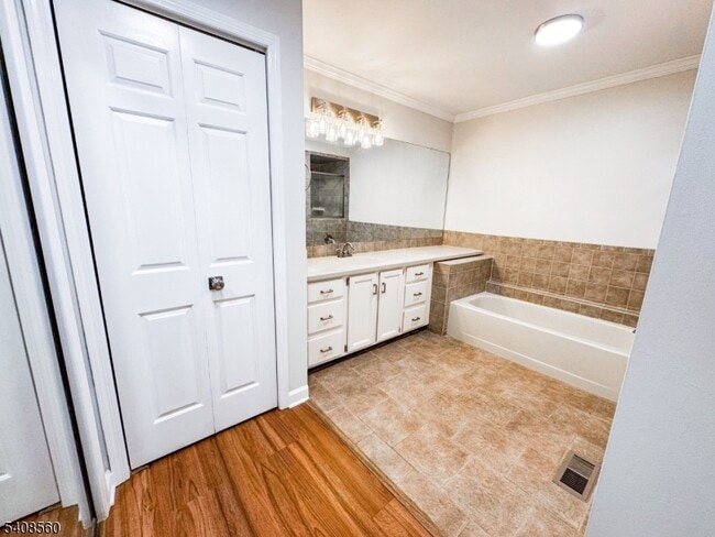 Building Photo - 48 Eton Ct