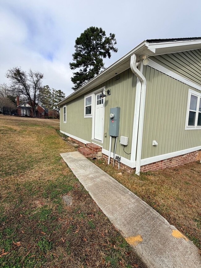 Building Photo - 503 Wilson