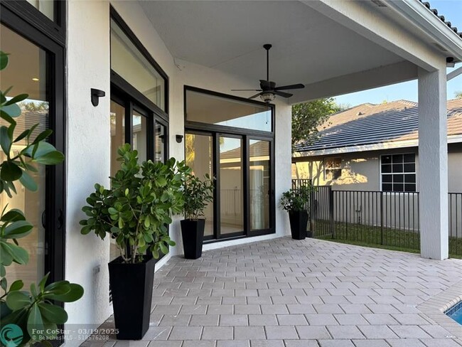 Building Photo - 2550 Jardin Terrace