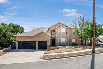 Building Photo - 918 Calle Cumbre Ct