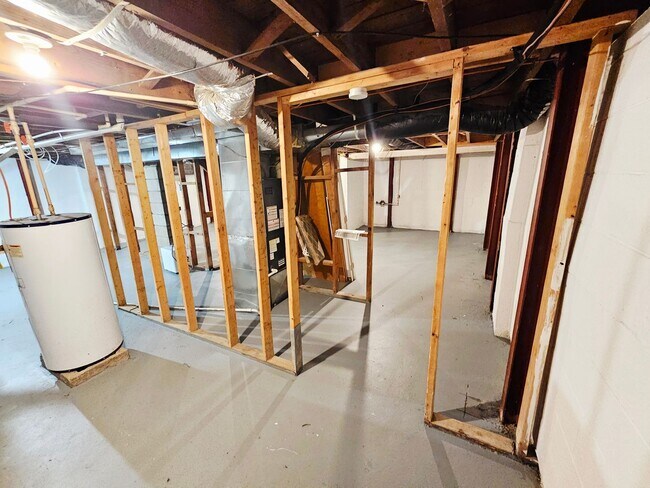Building Photo - Available Now! 3 Bedroom Home with Central Air