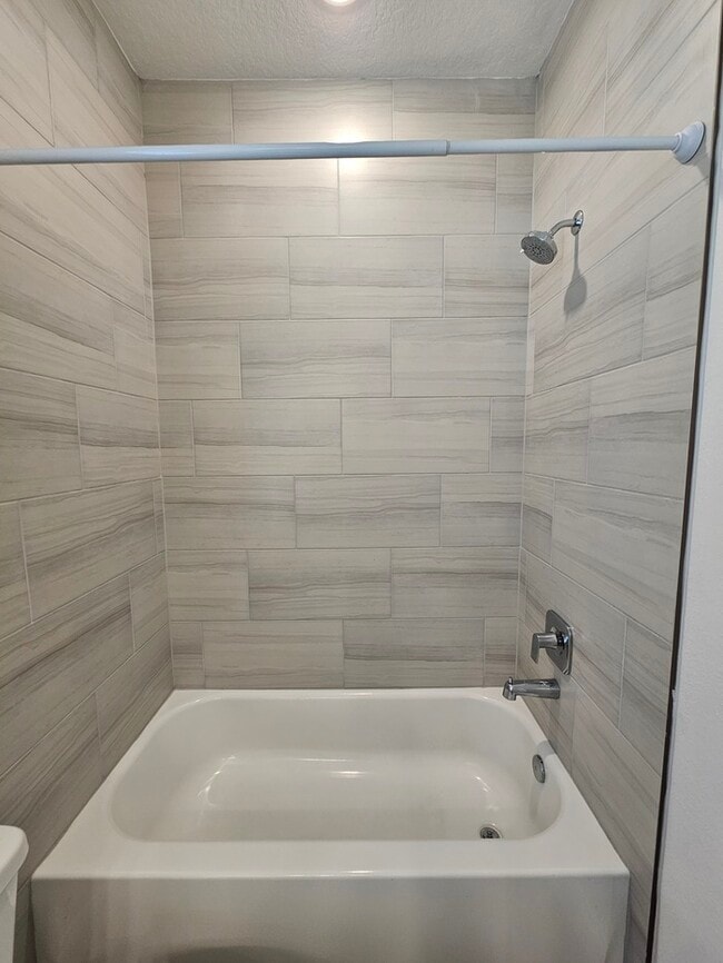 Building Photo - *****STUNNING 4/2 HOME IN PALM COAST 3 CAR GARAGE!