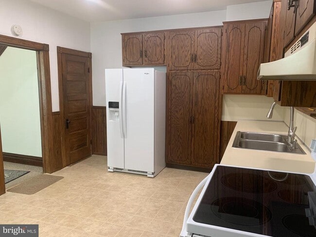 Building Photo - 305 W North St