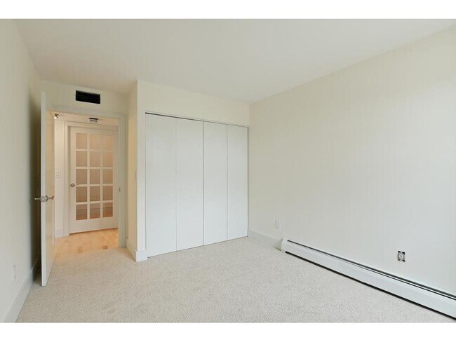 Building Photo - 1425 W 28th St