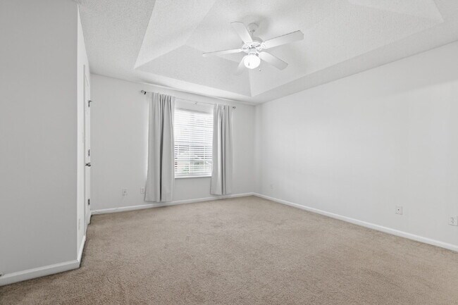 Building Photo - 3 Bed x 3 Bath with Garage!!!!