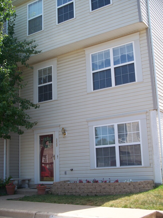 Building Photo - 339 Moseby Ct