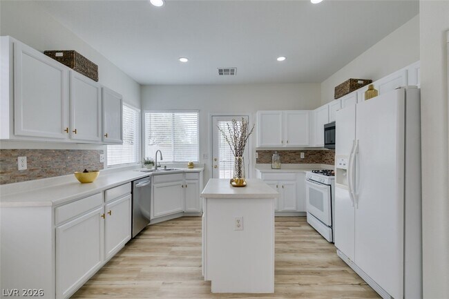 Building Photo - 10959 Pumpkin Ridge Ave