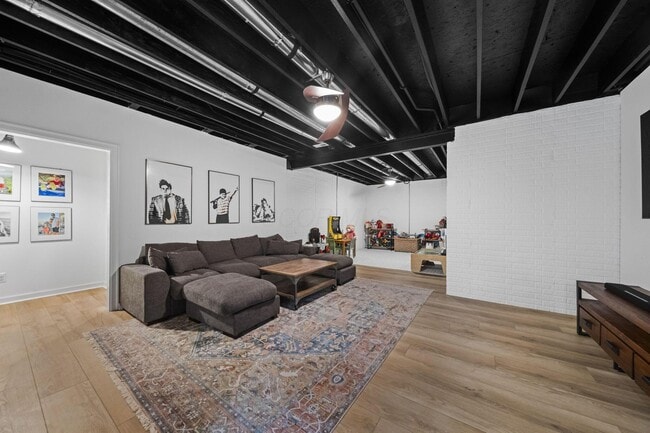 Building Photo - 10420 Pagoda Way