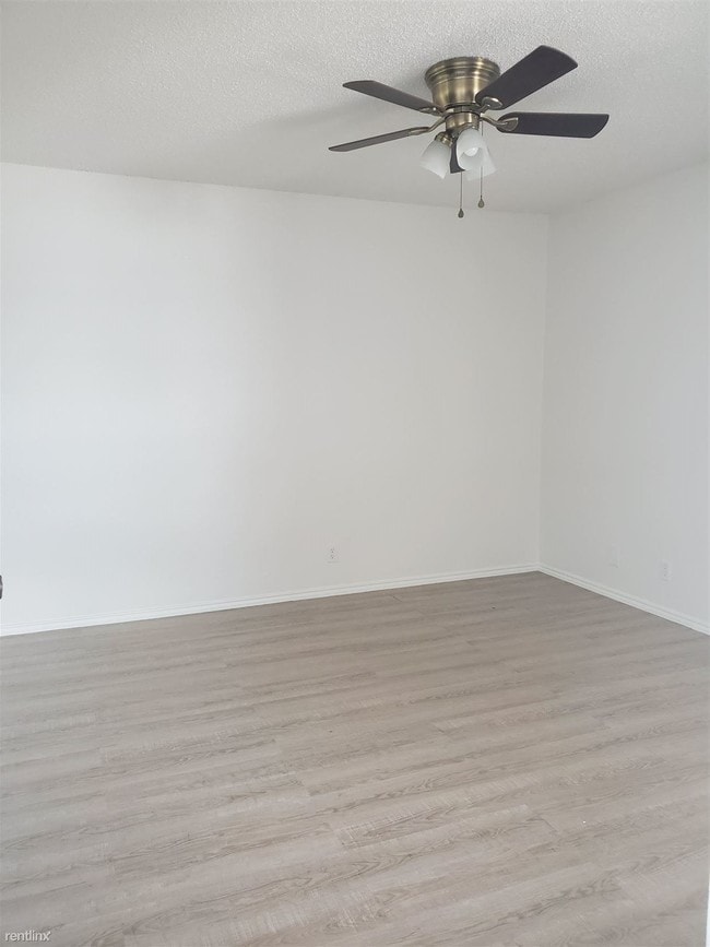 Building Photo - 2 br, 2 bath  - Royal Palms Apartments # 16