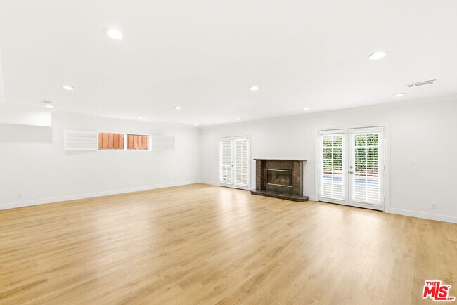 Building Photo - 23114 Mariano St