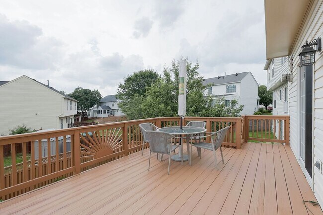 Building Photo - Beautiful 4 BR/3.5 BA Single-Family Home i...