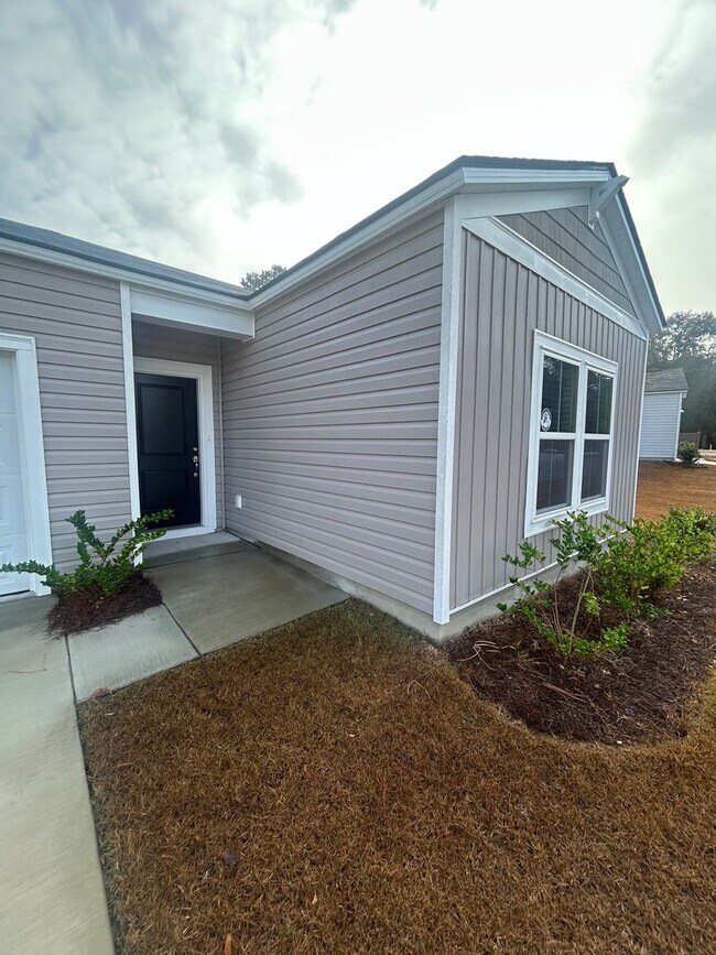 Building Photo - Field View 4BD/ 2BA