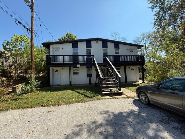 Building Photo - 213 N Ann St