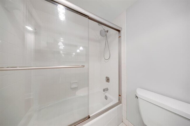 Building Photo - 3520 Oaks Way