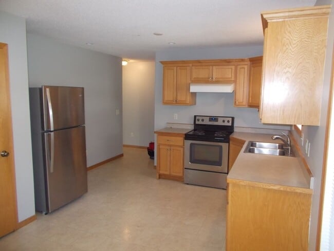 Building Photo - 3 Bedroom, 1 Bathroom Home.