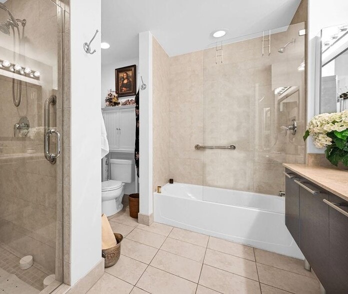 Building Photo - 1900 N Bayshore Dr