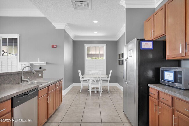 Building Photo - 8241 Pelican Landing Rd