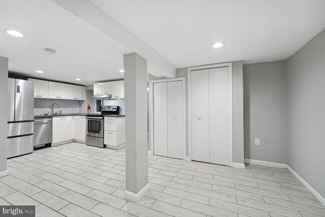 Building Photo - 768 Quebec Place NW