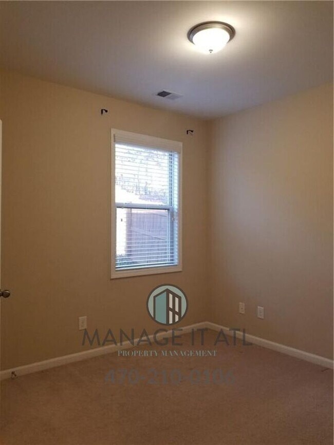 Building Photo - Beautiful 5BR/4BA Home in Just 5 Min from MALL OF GA