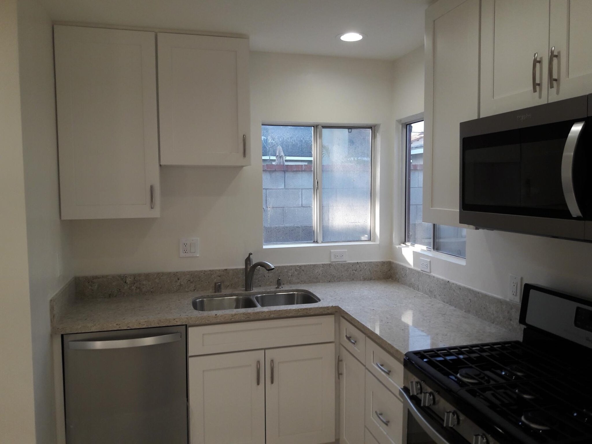 Building Photo - 512 N Lucia Ave