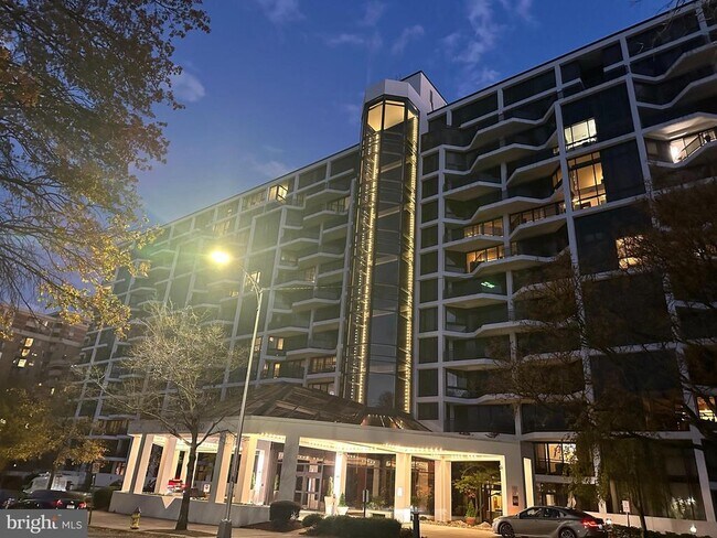 Building Photo - 1530 Key Blvd