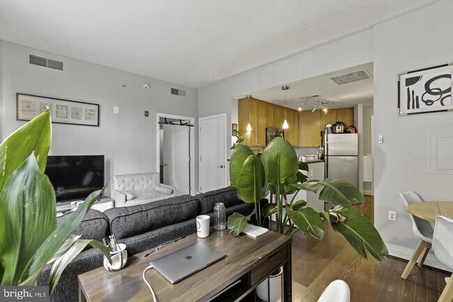 Building Photo - 2120 Vermont Ave NW