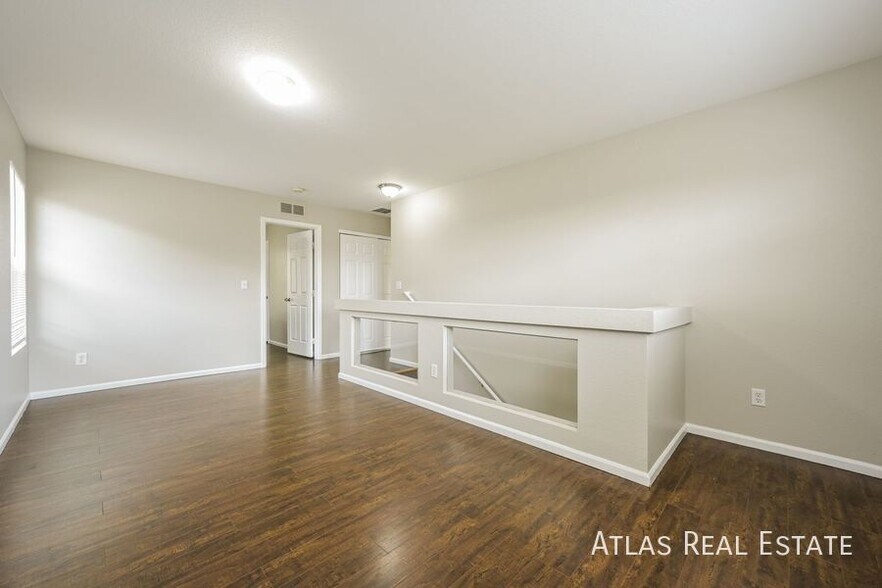 Building Photo - 5563 N Ensenada St