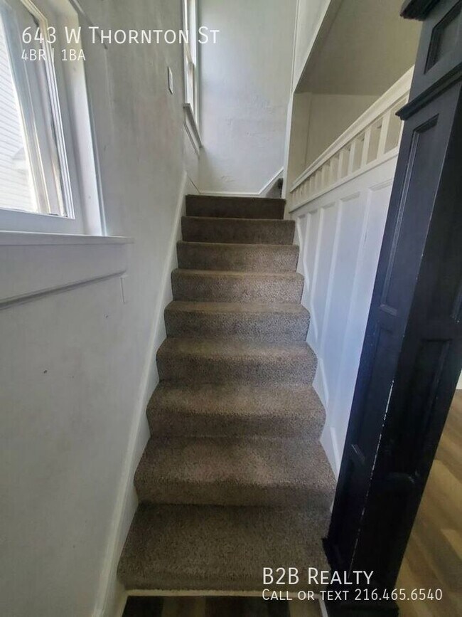 Building Photo - 643 W Thornton St