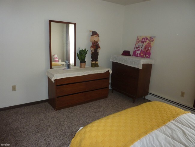 Building Photo - 1 br, 1 bath  - 315 N Neville St 2