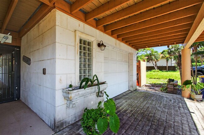 Building Photo - 1042 SE St Lucie Blvd
