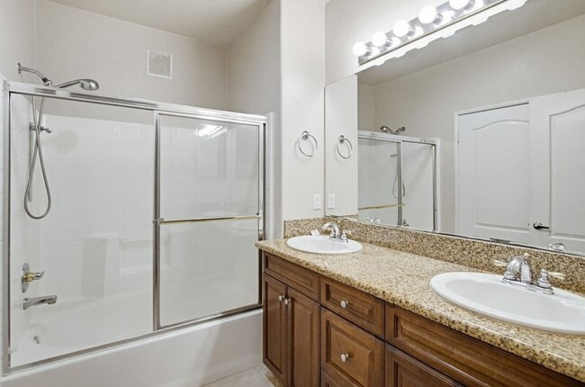 Building Photo - Single Level Condo - 2 Bedroom + Den With Views in Sabre Springs