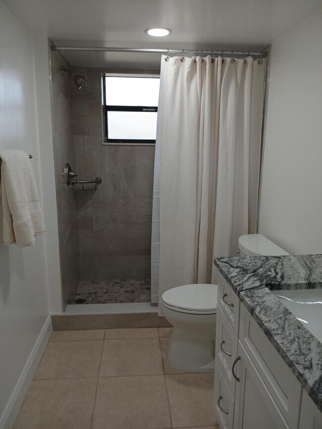 Building Photo - 4760 Lucerne Lakes Blvd W