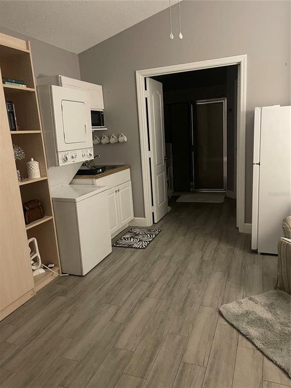 Building Photo - 15454 Markham Dr