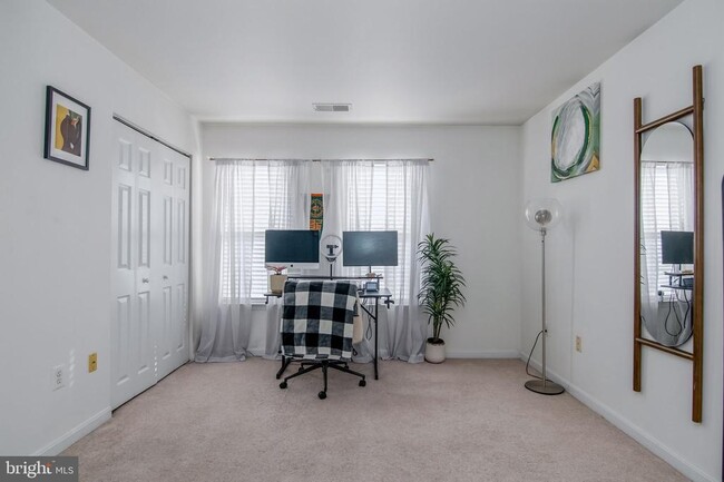 Building Photo - 1066 Gardenview Loop