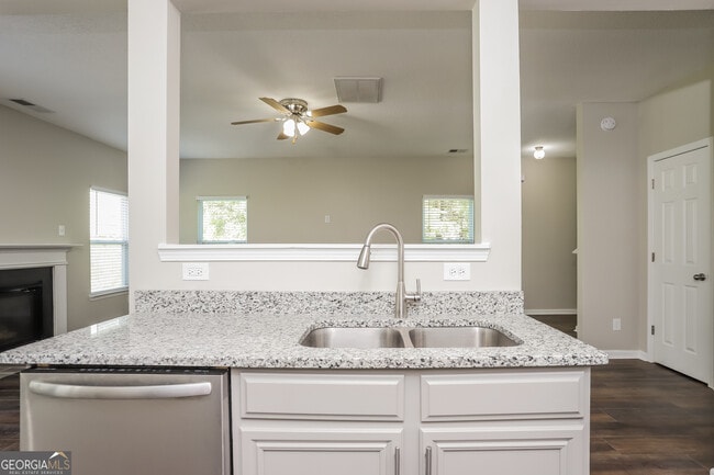 Building Photo - 1565 Tigris Ct